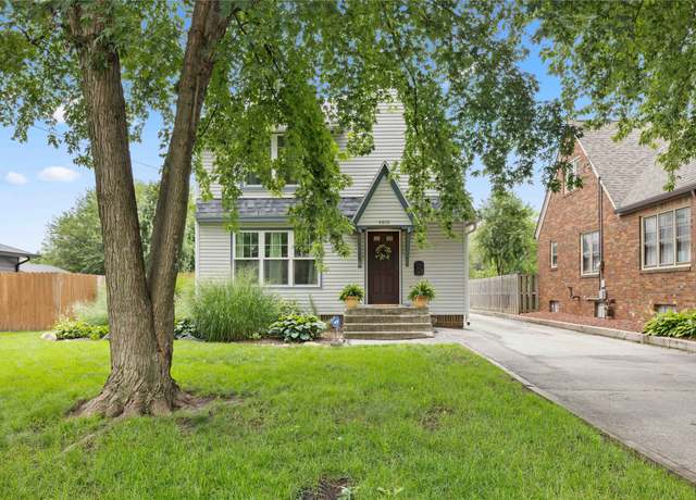 Property at 4010 Fagen Dr, Des Moines, IA 50310, 3 beds, 2.5 baths
