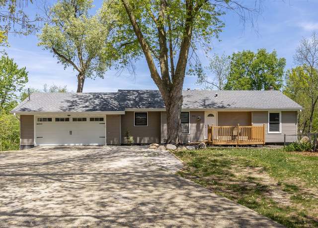 Property at 846 E Broad St, Des Moines, IA 50315, 3 beds, 2 baths