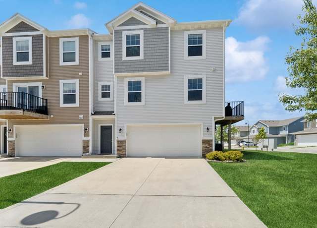 Property at 247 Red Oak Ct, Norwalk, IA 50211, 3 beds, 2.5 baths
