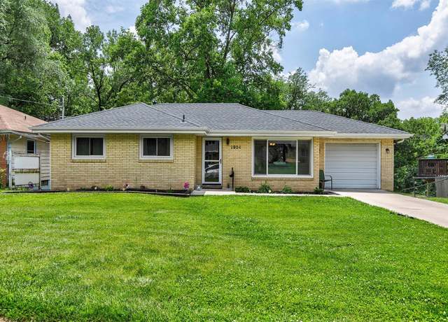 Property at 2904 Shadyoak Dr, Des Moines, IA 50310, 4 beds, 2 baths