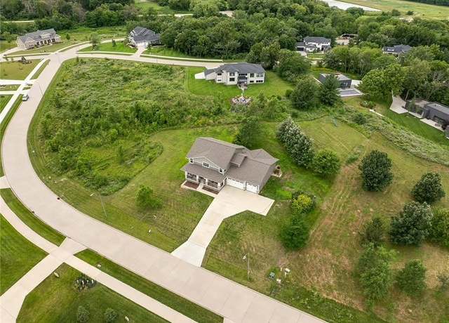 Property at 5535 SW Lake Ridge Dr, West Des Moines, IA 50265