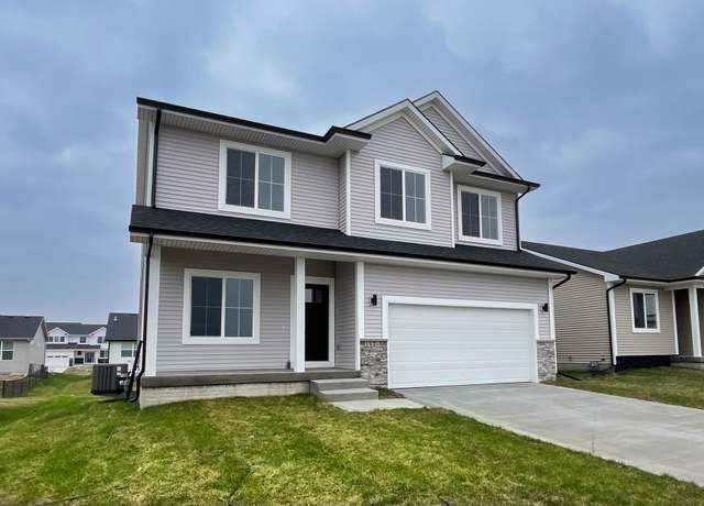 Property at 14216 Northpark Dr, Urbandale, IA 50323, 4 beds, 2.5 baths