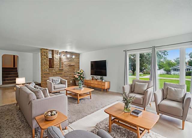 Property at 2905 Arnold Rd, Des Moines, IA 50310, 4 beds, 2 baths