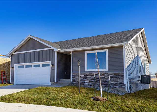 Property at 6403 NE 11th Ct, Des Moines, IA 50313, 3 beds, 2 baths