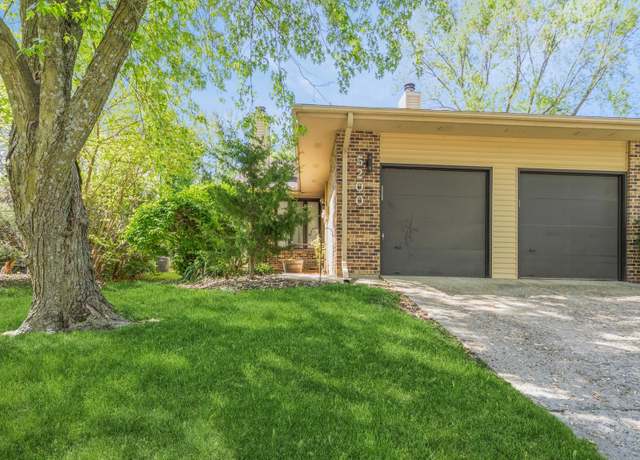 Property at 5200 Twana Dr, Des Moines, IA 50310, 2 beds, 2 baths
