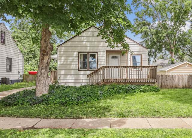 Property at 305 Hillside Ave, West Des Moines, IA 50265, 2 beds, 1 bath