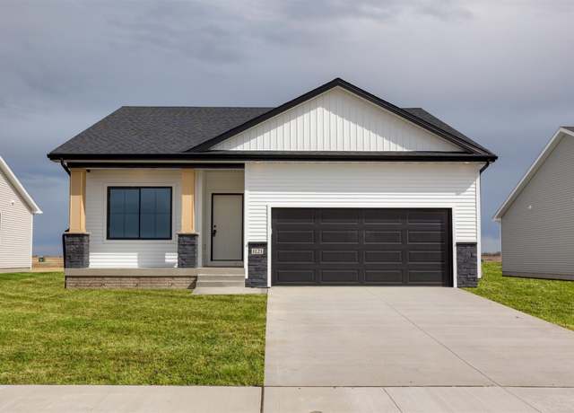 Property at 1121 Featherstone Ave NE, Bondurant, IA 50035, 3 beds, 3 baths