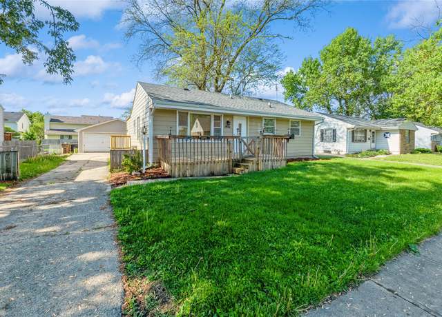 Property at 1916 Locust St, West Des Moines, IA 50265, 3 beds, 2 baths
