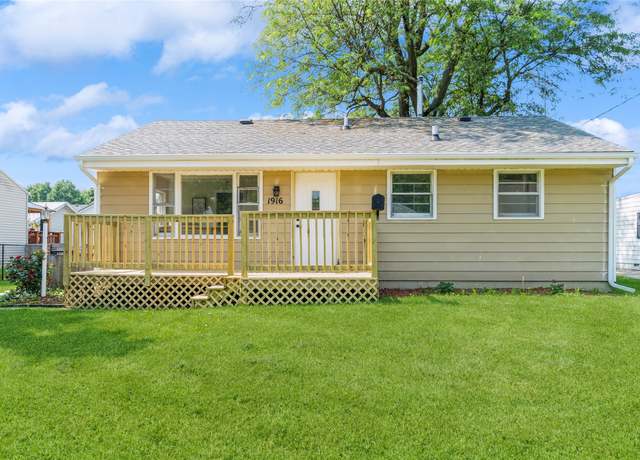 Property at 1916 Locust St, West Des Moines, IA 50265, 3 beds, 2 baths