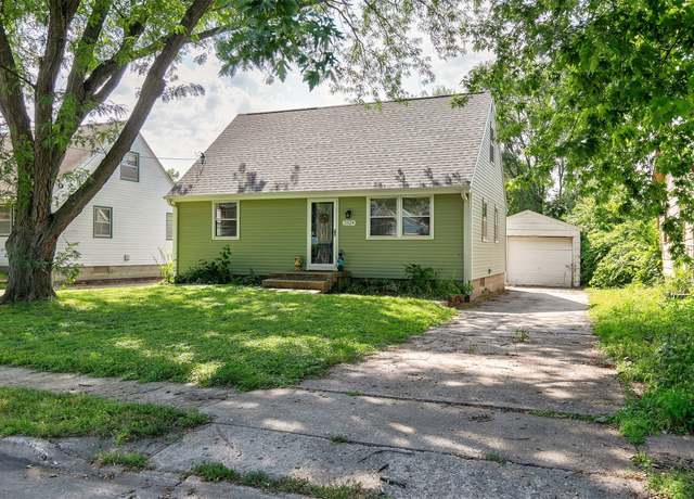 Property at 2524 E 39th Ct, Des Moines, IA 50317, 4 beds, 1.5 baths