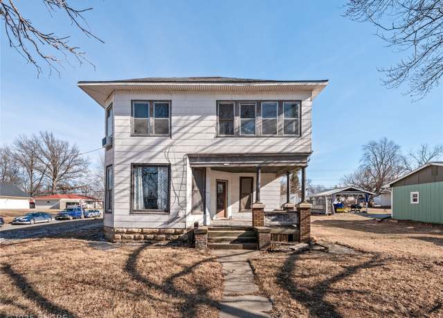 Property at 534 N Grand St, Chariton, IA 50049, 3 beds, 2 baths