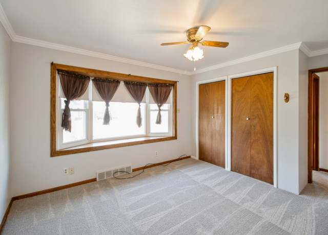 Property at 3112 Sheridan Ave, Des Moines, IA 50310, 3 beds, 1 bath
