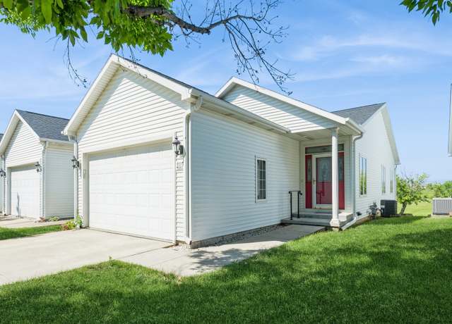 Property at 2117 W 4th Ave, Indianola, IA 50125, 3 beds, 2.5 baths