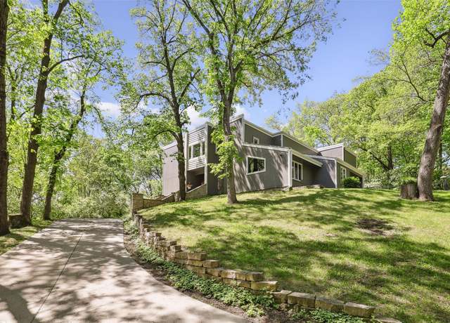 Property at 13282 Oak Brook Dr, Urbandale, IA 50323, 4 beds, 3.5 baths