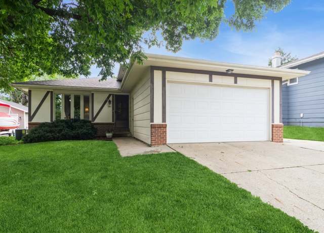 Property at 401 NW Valley View Dr, Grimes, IA 50111, 3 beds, 1.5 baths