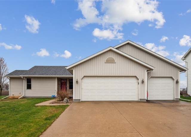 Property at 904 Cherokee St, Nevada, IA 50201, 3 beds, 2.5 baths