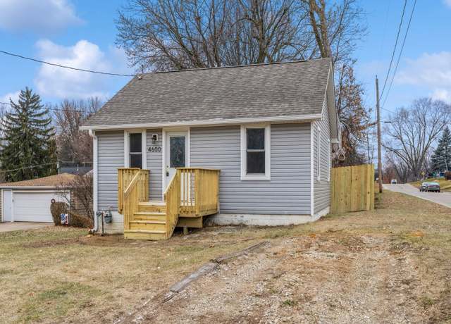 Property at 4600 SW 5th St, Des Moines, IA 50315, 2 beds, 1 bath