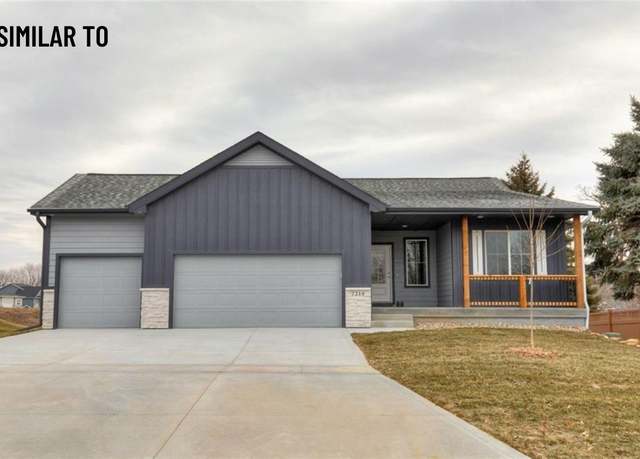 Property at 532 Wicker Dr, Huxley, IA 50124, 5 beds, 3 baths