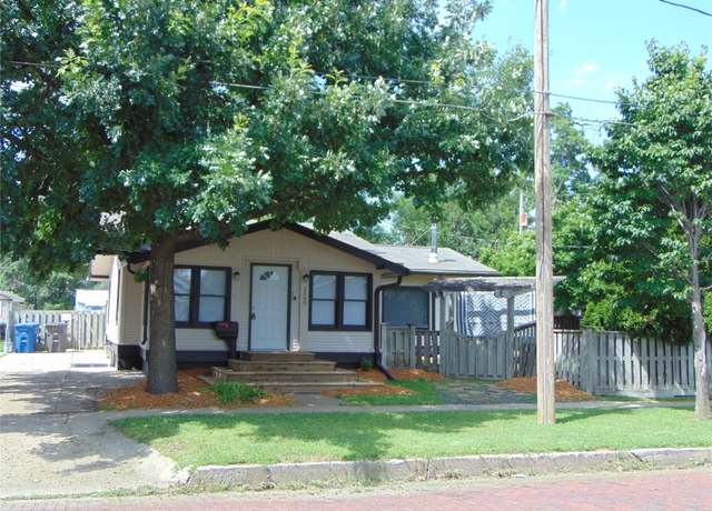 Property at 2340 Des Moines St, Des Moines, IA 50317, 3 beds, 2 baths