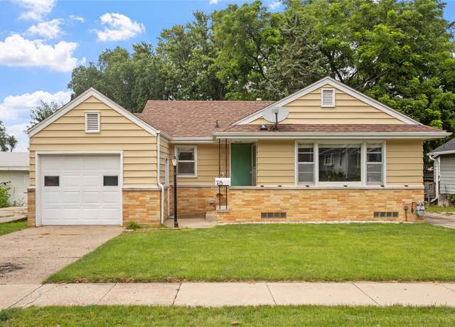 Property at 613 Hughes Ave, Des Moines, IA 50315, 2 beds, 1 bath