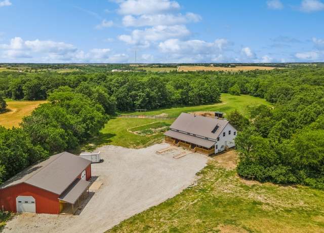 Property at 46069 235th Trl, Chariton, IA 50049, 5 beds, 4.5 baths