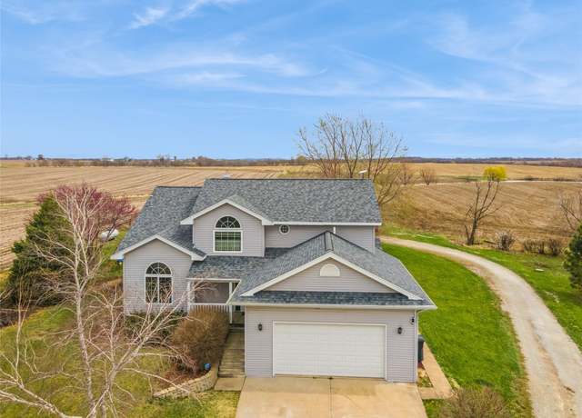 Property at 822 40th Ave, Pleasantville, IA 50225, 4 beds, 3.5 baths