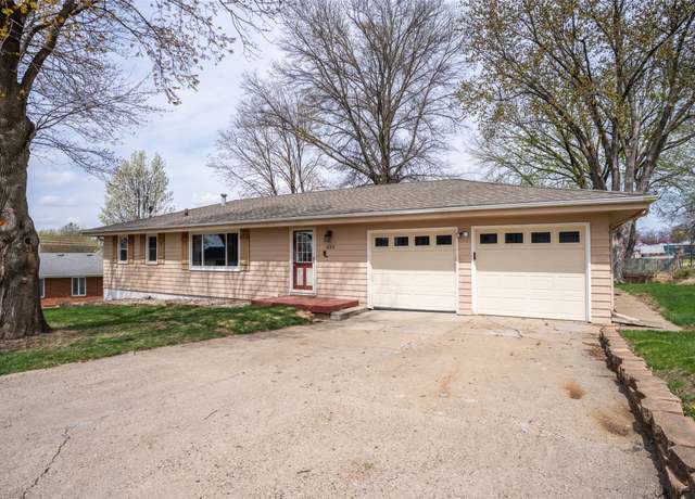 Property at 625 Mafred Dr, Norwalk, IA 50211, 4 beds, 2 baths