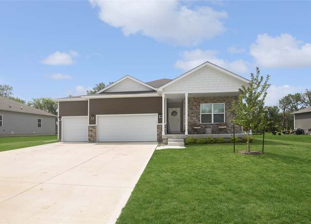 Property at 70 Prairie Bluff Dr, Waukee, IA 50263, 3 beds, 2 baths