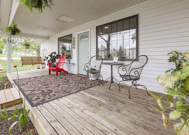 Property at 1806 Neil Dr, Pella, IA 50219, 3 beds, 2 baths