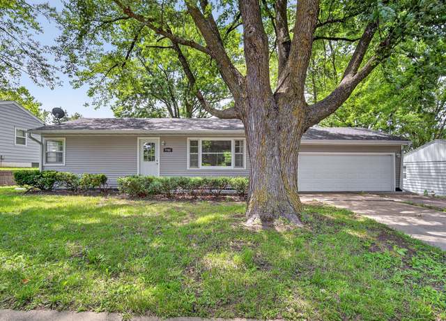 Property at 7702 SW 9th St, Des Moines, IA 50315, 2 beds, 1 bath