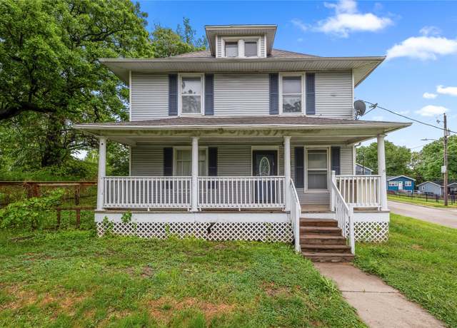 Property at 951 24th St, Des Moines, IA 50312, 4 beds, 2 baths