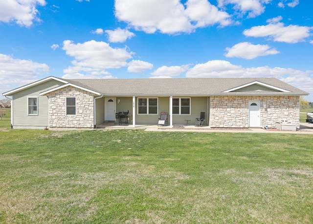 Property at 1818 Elk Horn Ct, Pella, IA 50219, 4 beds, 3 baths