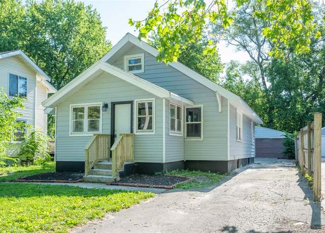 Property at 1613 York St, Des Moines, IA 50316, 3 beds, 2 baths