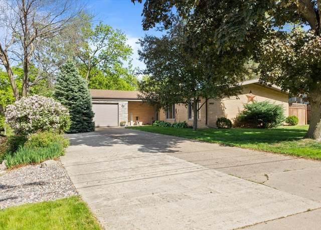 Property at 4009 SW 26th St, Des Moines, IA 50321, 3 beds, 1 bath
