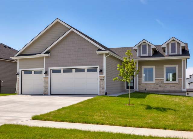 Property at 3605 NE 12th St, Ankeny, IA 50021, 5 beds, 3 baths