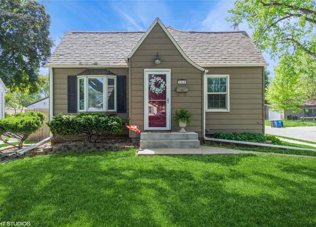 Property at 2418 44th St, Des Moines, IA 50310, 3 beds, 2 baths