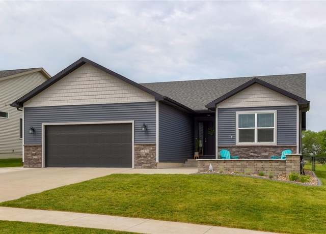 Property at 1920 Roebling Rd, Adel, IA 50003, 4 beds, 3 baths