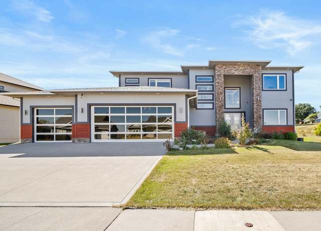 Property at 9946 Marnewood Dr, Johnston, IA 50131, 8 beds, 4.5 baths