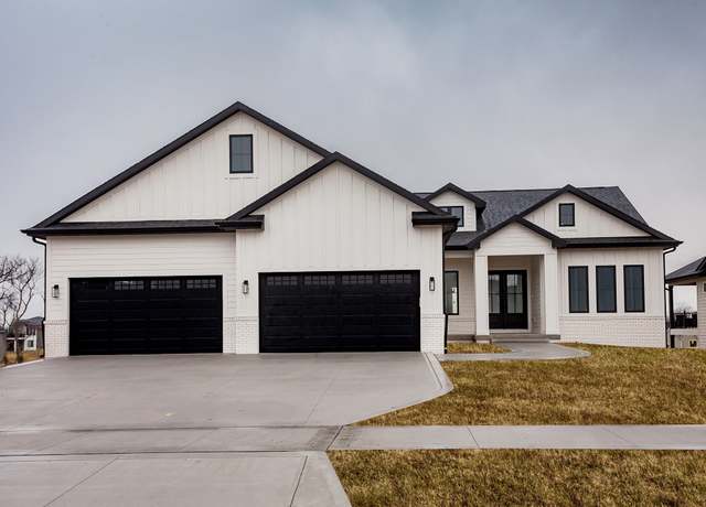 Property at 4744 144th St, Urbandale, IA 50323, 5 beds, 3 baths