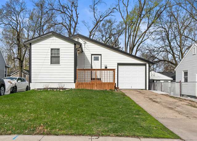 Property at 616 SW 60th St, Des Moines, IA 50312, 2 beds, 1.5 baths