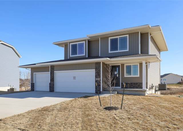 Property at 525 NW Rosemont Dr, Waukee, IA 50263, 4 beds, 2.5 baths