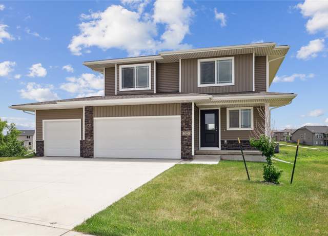 Property at 525 NW Rosemont Dr, Waukee, IA 50263, 4 beds, 2.5 baths