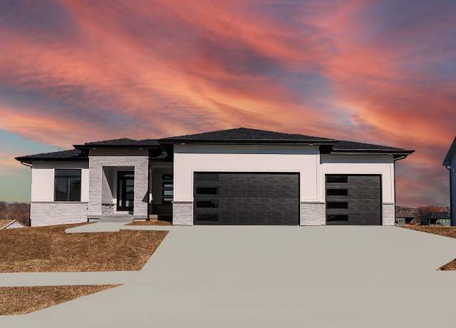 Property at 5535 164th St, Urbandale, IA 50323, 5 beds, 3.5 baths