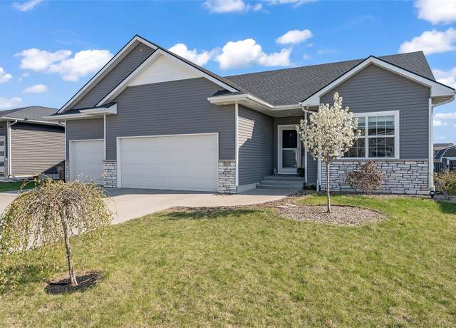 Property at 309 Summit Cir NW, Bondurant, IA 50035, 4 beds, 3 baths