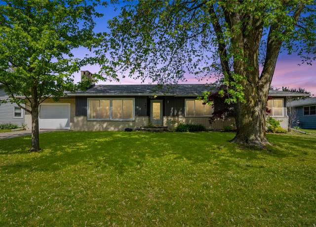 Property at 743 15th St, Nevada, IA 50201, 4 beds, 2.5 baths