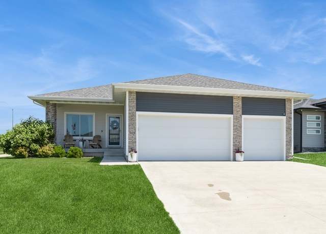 Property at 5419 166th Ct, Urbandale, IA 50323, 4 beds, 3 baths
