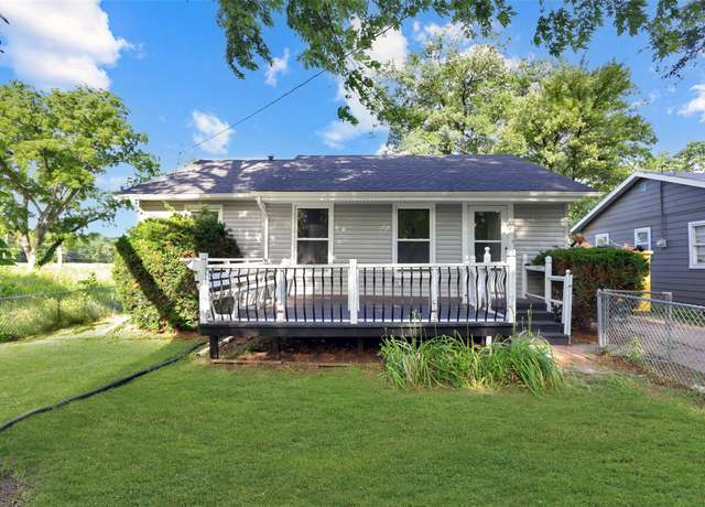 Property at 2420 E 37th St, Des Moines, IA 50317, 4 beds, 2 baths