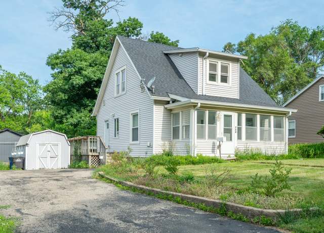 Property at 724 24th St, Des Moines, IA 50312, 2 beds, 1.5 baths