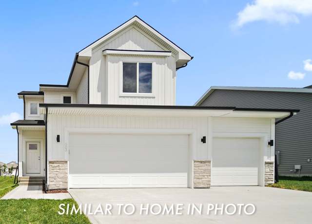 Property at 526 43rd St SW, Altoona, IA 50009, 3 beds, 2.5 baths