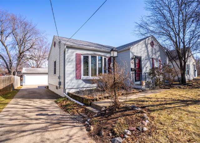 Property at 1907 55th St, Des Moines, IA 50310, 2 beds, 1 bath